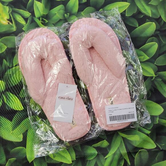 NWT Casa Clara Light Pink Faux Fur Thong Spa Slipper size Medium (38-39) - Picture 1 of 9